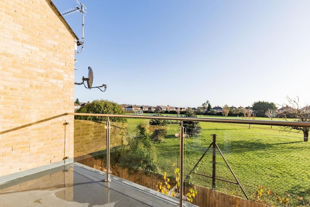 Tm - Rana Court 1 Bedroom Apartment With Balcony Oxford Exterior foto